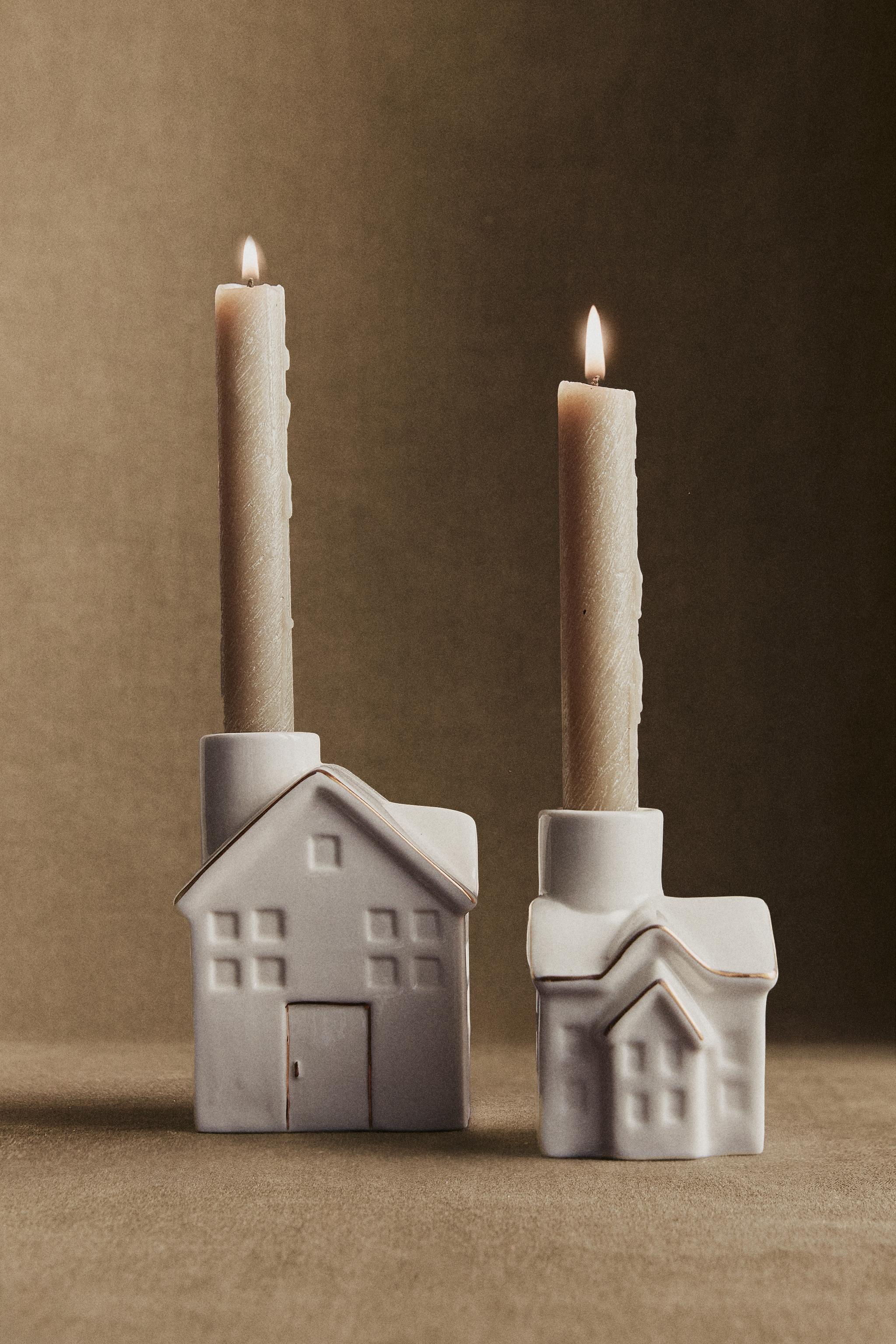 CERAMIC CHRISTMAS HOUSE TEALIGHT HOLDER